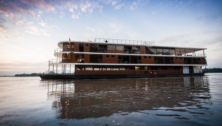 Hotel Barge